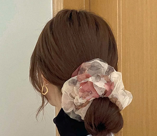 1pc Graphic Scrunchie